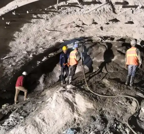 无为隧道拱顶带模注浆料，微膨胀注浆料的特点及施工工艺